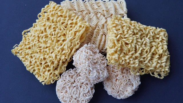 Tiểu đường ăn mì tôm được không? Những lưu ý cần biết