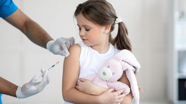 Trẻ 5 tuổi cần tiêm phòng những gì? Các mũi tiêm quan trọng ba mẹ cần biết