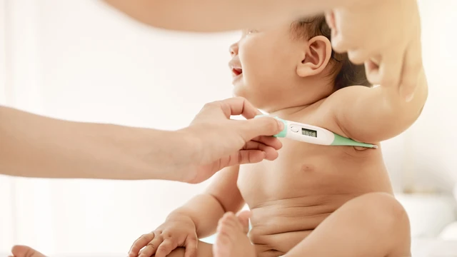 Trẻ bị hạ thân nhiệt: Nguyên nhân và cách xử trí