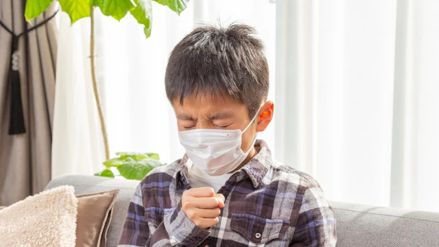 Trẻ bị sốt amidan có nguy hiểm không? Cách xử lý đúng ba mẹ cần biết