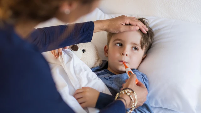 Trẻ bị sốt siêu vi có nên nằm máy lạnh? Một số thông tin cha mẹ cần lưu ý