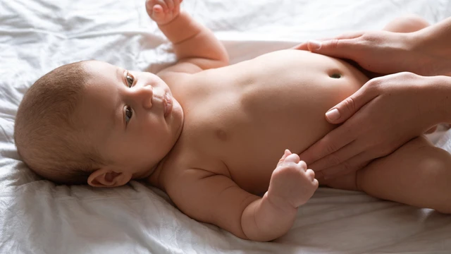Trẻ đi phân nhầy là vì sao? Cần xử lý thế nào khi trẻ đi phân nhầy?