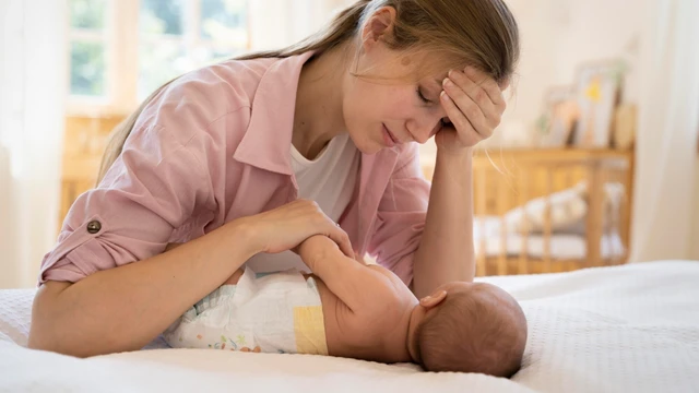 Trẻ ra mồ hôi trộm: Nguyên nhân và cách khắc phục hiệu quả?