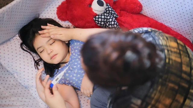 Trẻ sốt 39 độ phải làm gì? Hướng dẫn chăm sóc và phòng ngừa hiệu quả