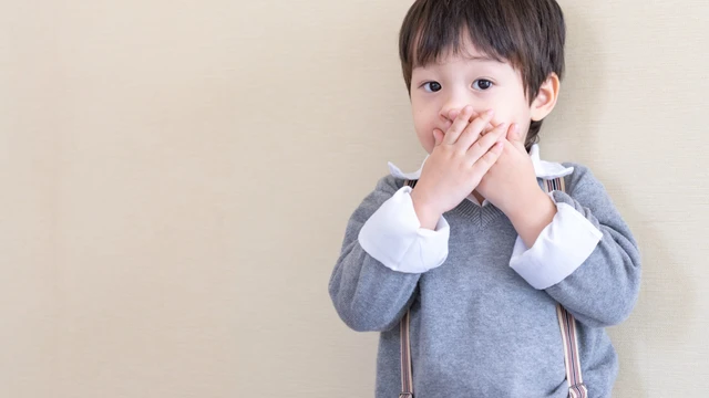 Trẻ tự kỷ có nói được không? Vì sao một số trẻ tự kỷ chậm nói hoặc không nói?