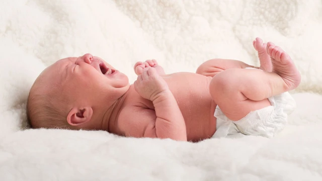 Tuần thứ 2 sau khi bé chào đời: Sự phát triển và cách chăm sóc