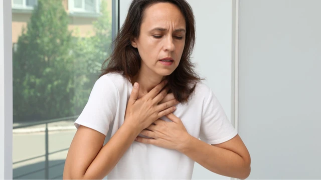 Tức ngực khó thở nên làm gì? Nguyên nhân và cách phòng ngừa