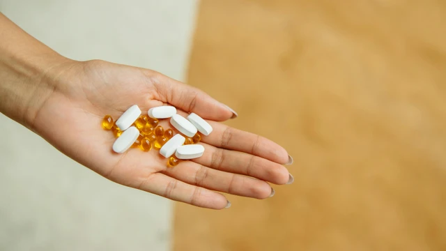Uống canxi và omega 3 cùng lúc được không? Có giảm hấp thu?
