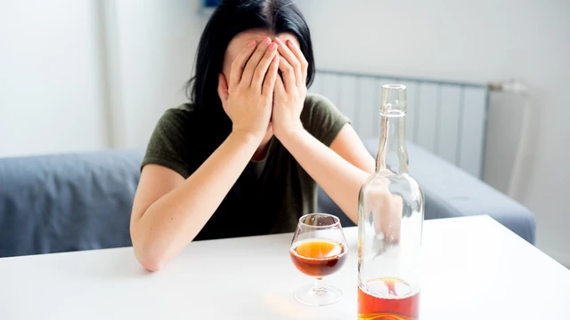 Uống gì giải rượu? Những loại đồ uống giúp cơ thể phục hồi sau khi uống rượu bia