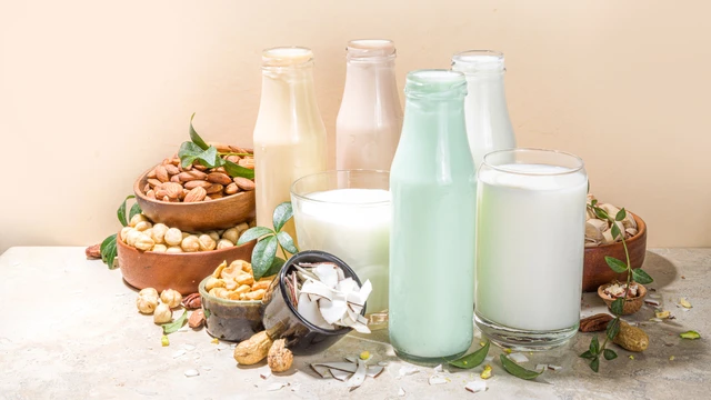 Uống sữa hạt hàng ngày có tốt không? Lợi ích và lưu ý