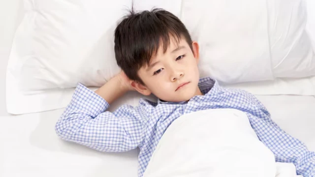 Vì sao trẻ 2 tuổi ra nhiều mồ hôi đầu khi ngủ? 