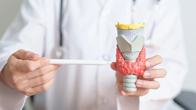 Viêm giáp Hashimoto có nguy hiểm không? Những điều người bệnh cần biết