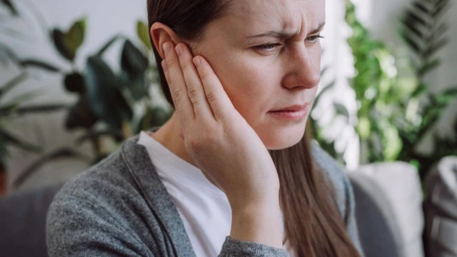 Viêm tai giữa gây ù tai: Nguyên nhân, mức độ nguy hiểm, hướng điều trị và phòng ngừa