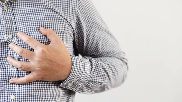 Viêm tuyến vú ở nam giới là gì? Nguyên nhân, triệu chứng và cách điều trị
