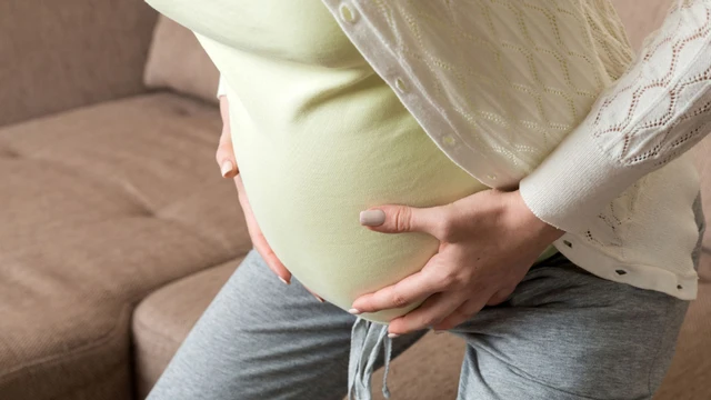Vỡ ối: Dấu hiệu nhận biết, nguyên nhân và cách xử lý an toàn cho mẹ bầu