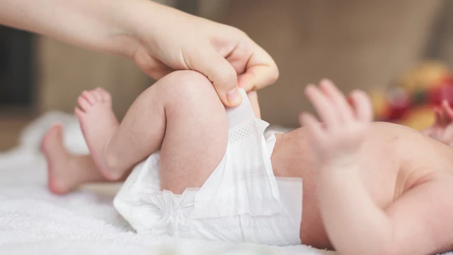 Vùng kín bé gái sơ sinh có bợn trắng: Nguyên nhân và cách chăm sóc đúng cách