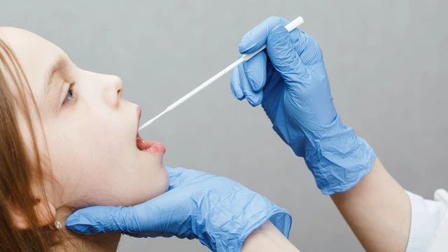 Xét nghiệm ADN bằng nước bọt có chính xác không? Giải đáp chi tiết