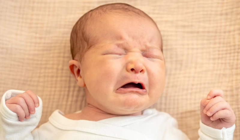 Ra mồ hôi trộm, ngủ không sâu giấc là các dấu hiệu gợi ý trẻ bị thiếu vi chất