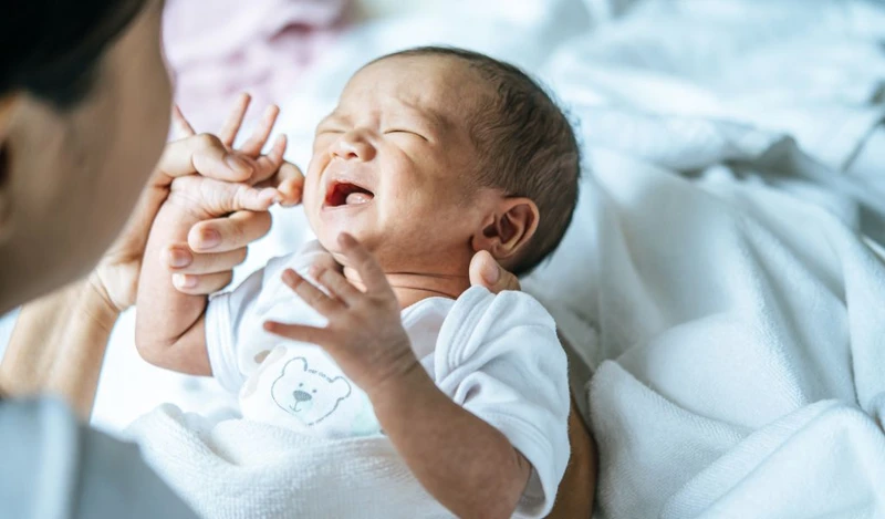 Môi trường ngủ không phù hợp cũng khiến trẻ dễ quấy khóc vào ban đêm