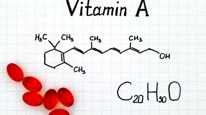 Vitamin A giúp duy trì sức khỏe da và tóc, thiếu hụt hoặc dư thừa đều có thể gây rụng tóc