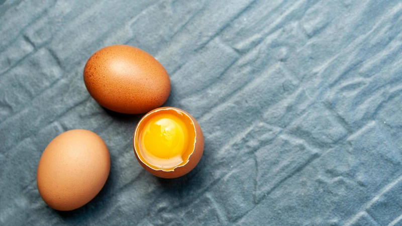 Trứng cung cấp protein chất lượng cao cùng vitamin D và photpho giúp xương phát triển tốt