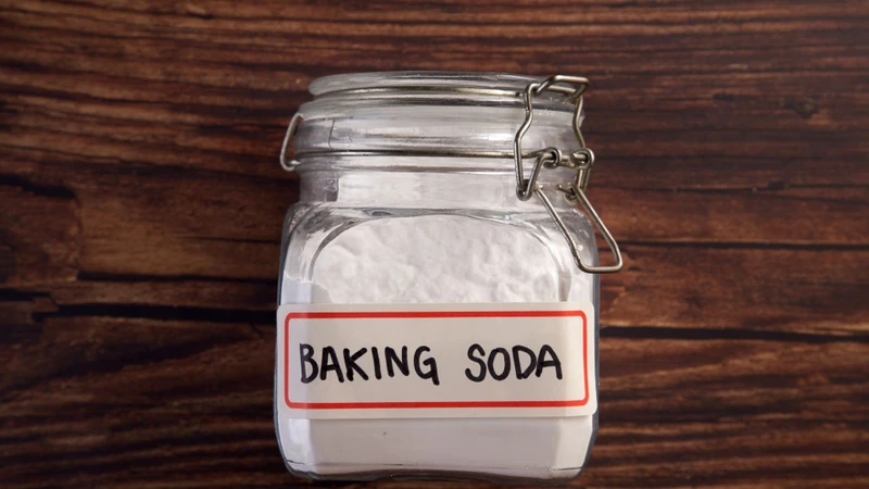 Baking soda là nguyên liệu quen thuộc với nhiều ứng dụng trong đời sống
