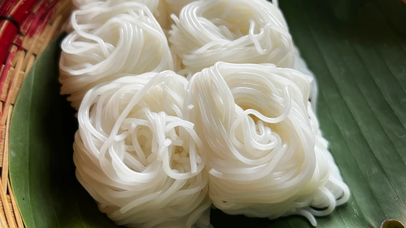 Nhiều phụ huynh thắc rằng bé 1 tuổi ăn bún được không?