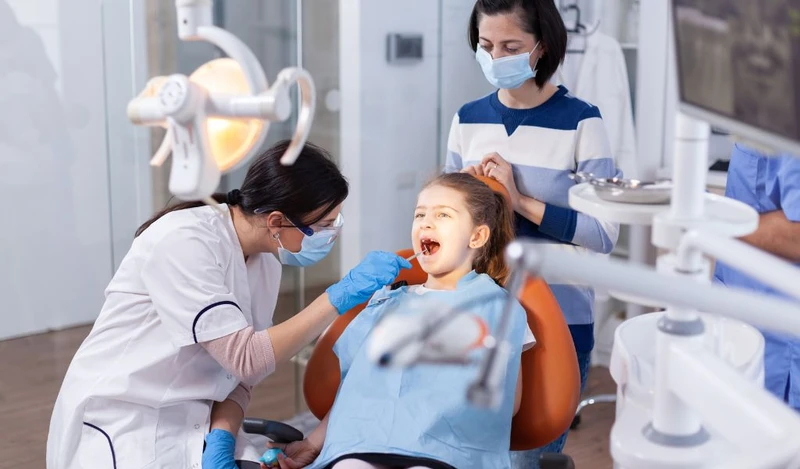 Khám nha khoa định kỳ giúp phát hiện sớm và phòng ngừa bệnh răng nướu cho trẻ