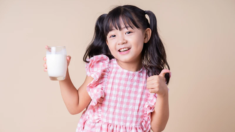 Sữa tươi không đường bổ sung canxi và protein phù hợp cho trẻ em