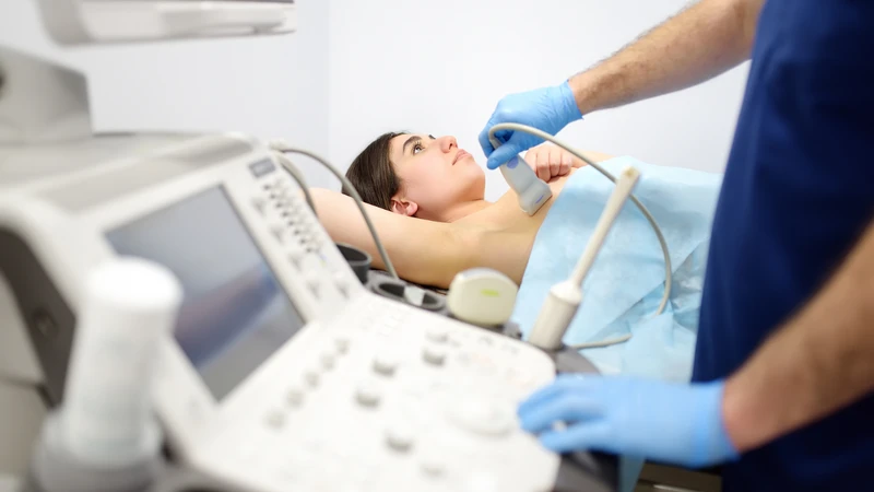 Bác sĩ thường kết hợp khám lâm sàng với các kỹ thuật chẩn đoán hình ảnh và xét nghiệm chuyên sâu
