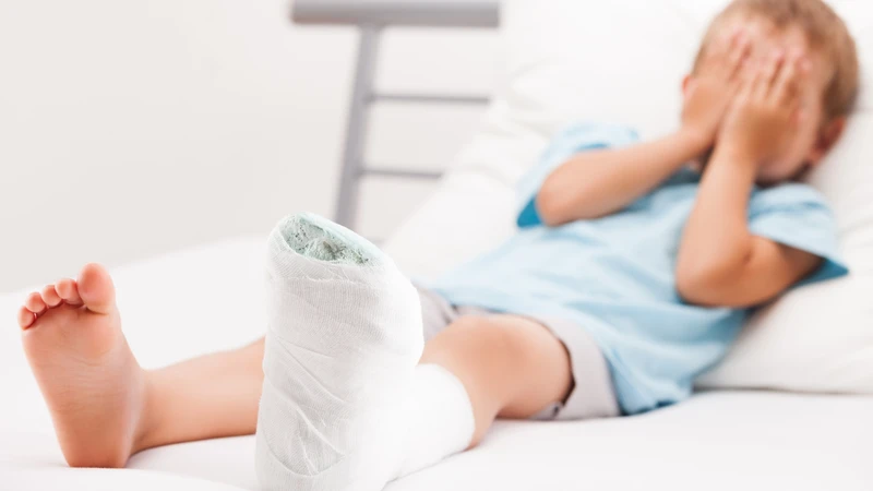 Thời gian lành sau&nbsp;gãy xương chân&nbsp;có thể kéo dài đến 6 - 12 tháng ở một số trường hợp