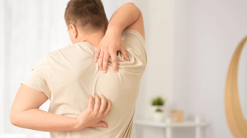 Bệnh vảy nến đồng tiền gây ngứa ngáy, khó chịu