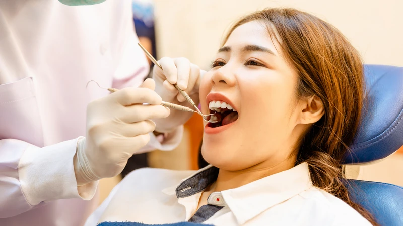 Hãy đi khám bác sĩ nếu có vấn đề bất thường răng miệng