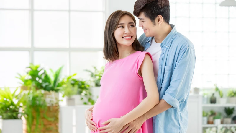 Kiểu tóc ngắn gọn gàng giúp mẹ bầu dễ chăm sóc hơn, đặc biệt trong giai đoạn ốm nghén hoặc khi cơ thể mệt mỏi