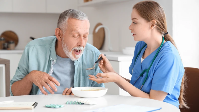 Nên chia nhỏ bữa ăn mỗi ngày để giúp người bệnh dễ hấp thu hơn
