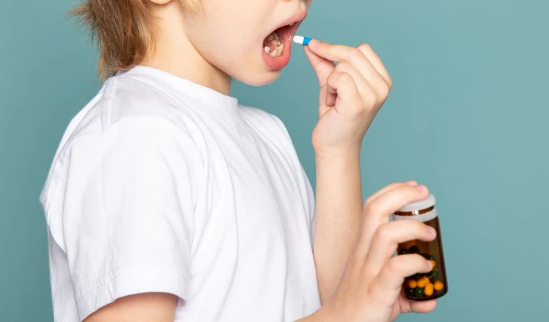 Trẻ sử dụng kháng sinh kéo dài có thể tăng nguy cơ viêm amidan do nấm Candida
