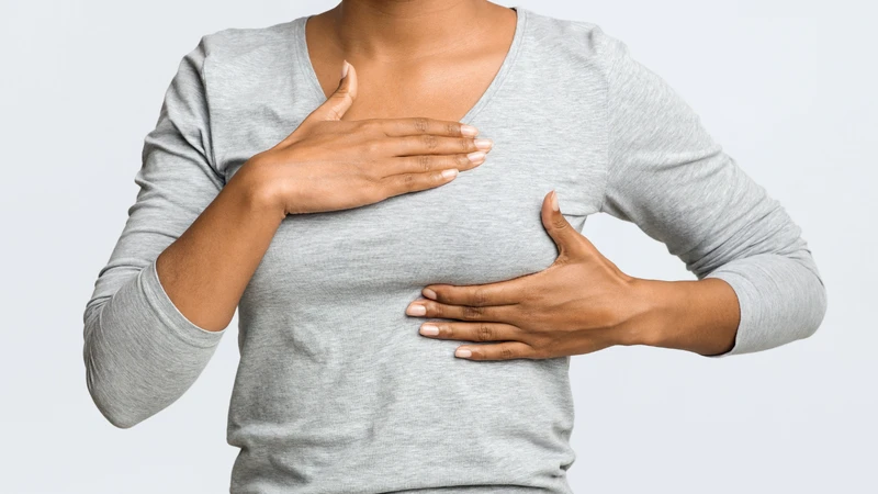 Khi có triệu chứng đau vú, căng tức ngực cần hạn chế sử dụng cà phê