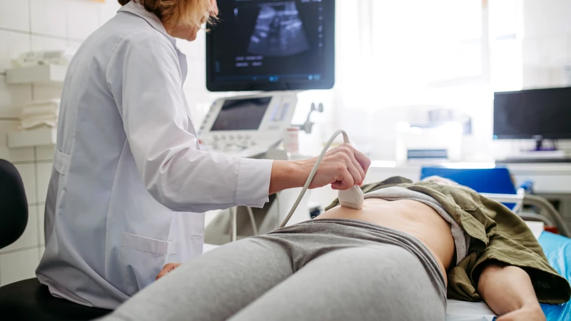Kết hợp CRP và các triệu chứng lâm sàng, bác sĩ có thể chỉ định thêm các xét nghiệm và thủ thuật khác để đánh giá toàn diện
