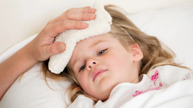 Cần theo dõi sát sao triệu chứng sau tiêm chủng của bé để xử lý kịp thời