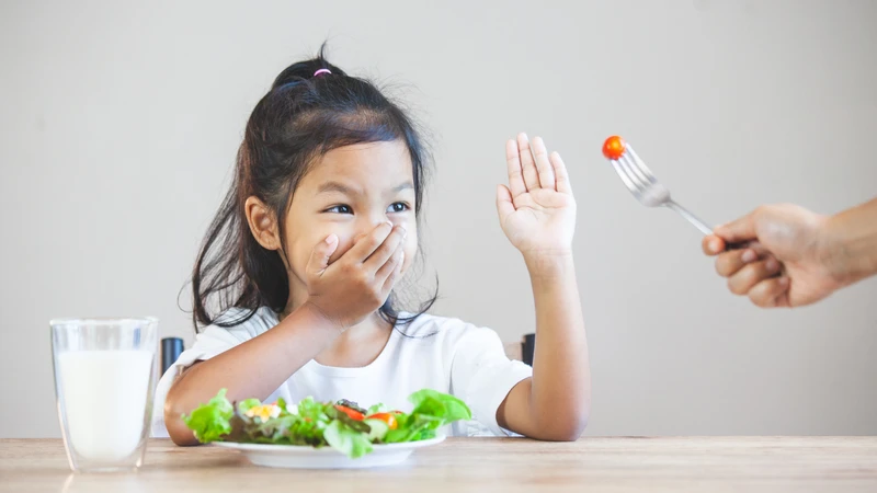 Trong giai đoạn này, trẻ có thể bất ngờ từ chối ăn, gây khó khăn hơn với cha mẹ