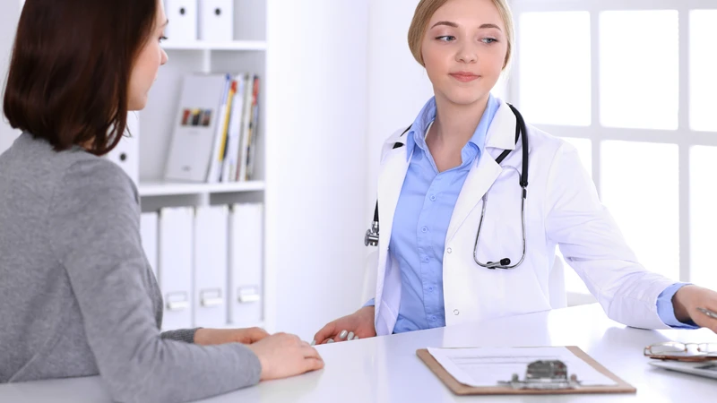 Nếu có triệu chứng viêm nhiễm phụ khoa, bạn nên đi khám sớm để được chẩn đoán và điều trị đúng cách