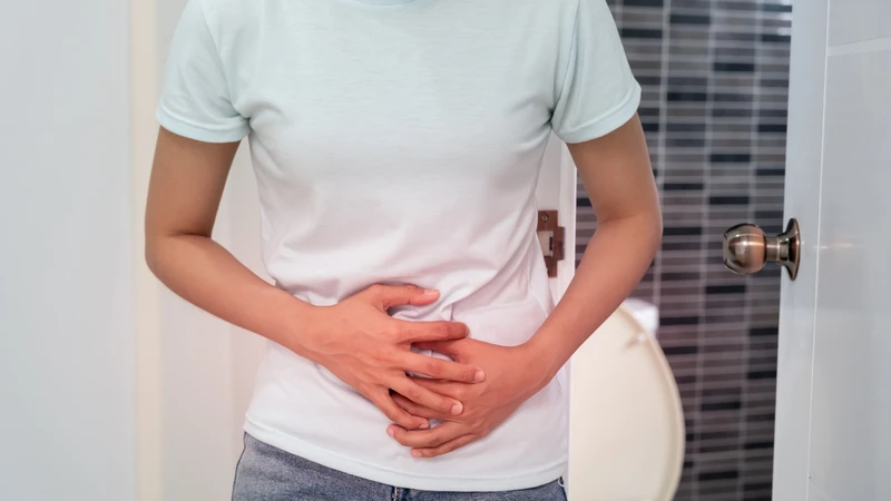 Người ít vận động, ngồi nhiều trong thời gian dài dễ bị táo bón và rối loạn tiêu hóa khi uống canxi