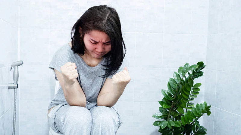 Táo bón cũng là một trong những dấu hiệu dễ gặp