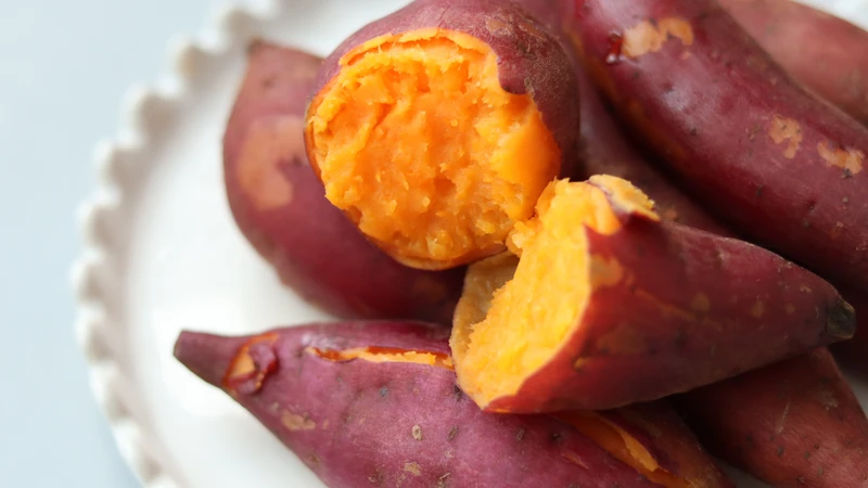 Khoai lang chứa nhiều chất xơ và carbohydrate hấp thu chậm
