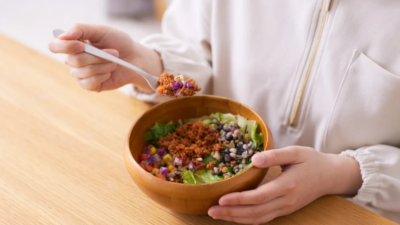 Trẻ em, người cao tuổi và người có bệnh nền cần đặc biệt chú ý đến dinh dưỡng khi ăn chay