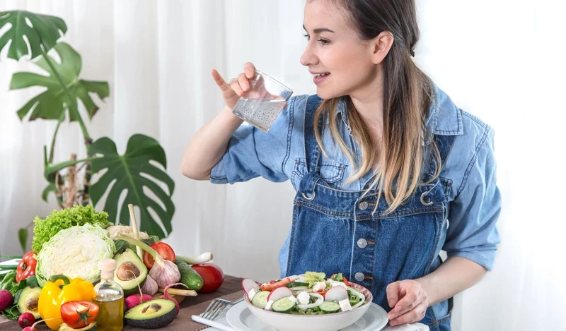 Ăn uống đầy đủ và nghỉ ngơi hợp lý giúp cơ thể ổn định hơn trước khi tiêm HPV