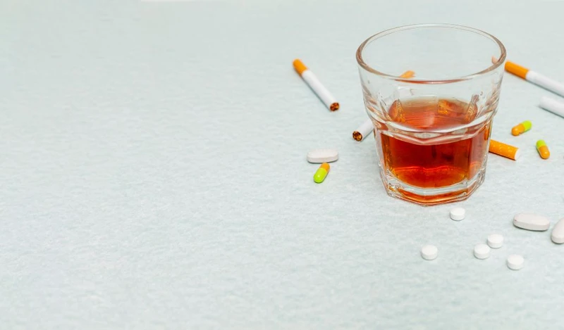 Sau tiêm, người bị viêm gan B nên hạn chế rượu bia và tránh tự ý dùng thuốc để giảm ảnh hưởng đến gan