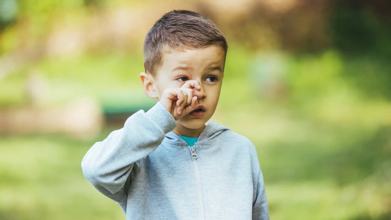 Bệnh đau mắt đỏ ở trẻ em bao lâu thì khỏi Khi nào cần đưa trẻ đi khám 1.png