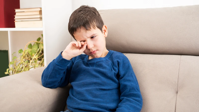 Bệnh đau mắt đỏ ở trẻ em bao lâu thì khỏi Khi nào cần đưa trẻ đi khám 2.png