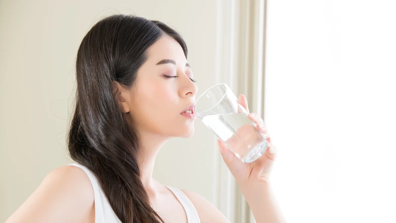 Duy trì uống đủ nước để làm loãng dịch mang phổi